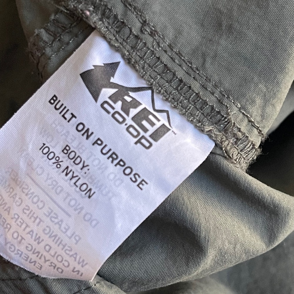 REI Co-op Cargo Hiking Pants Mens 40x32 Grey Sahara Nylon Outdoor Gorpcore - Picture 9 of 12